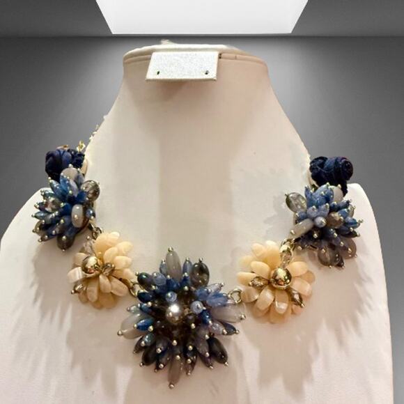 Glorious NWT Talbots Resin Beaded Floral Statement Necklace - Picture 1 of 9